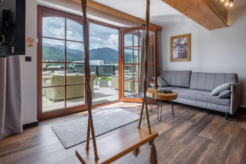 Balcony/Terrace, Living room, Mountain view