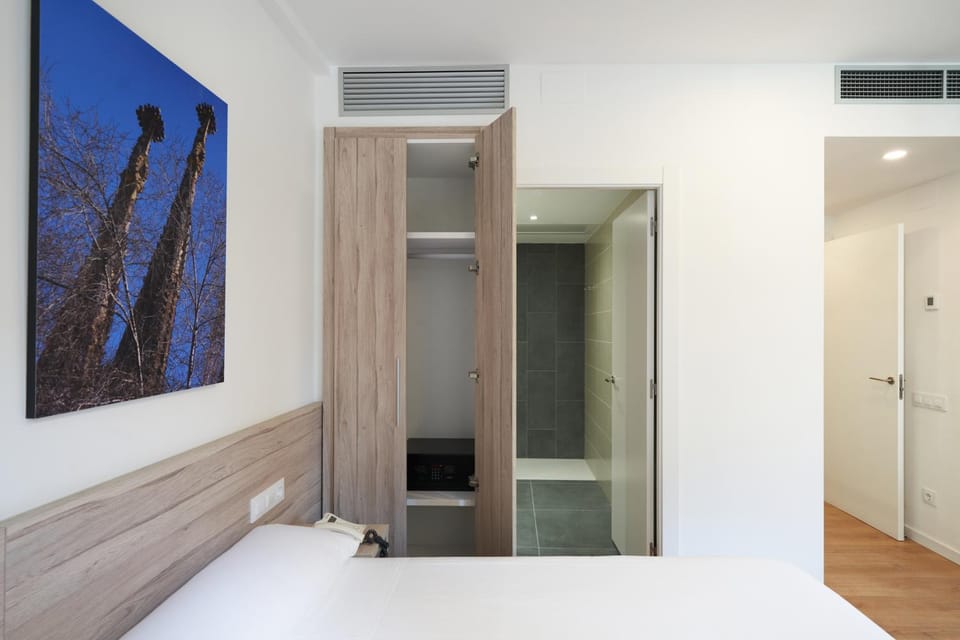 Bedroom, wardrobe