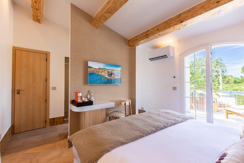 TV and multimedia, Photo of the whole room, Bedroom