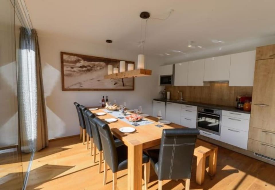 Kitchen or kitchenette, Dining area, Food, minibar, pet friendly, stove, toaster
