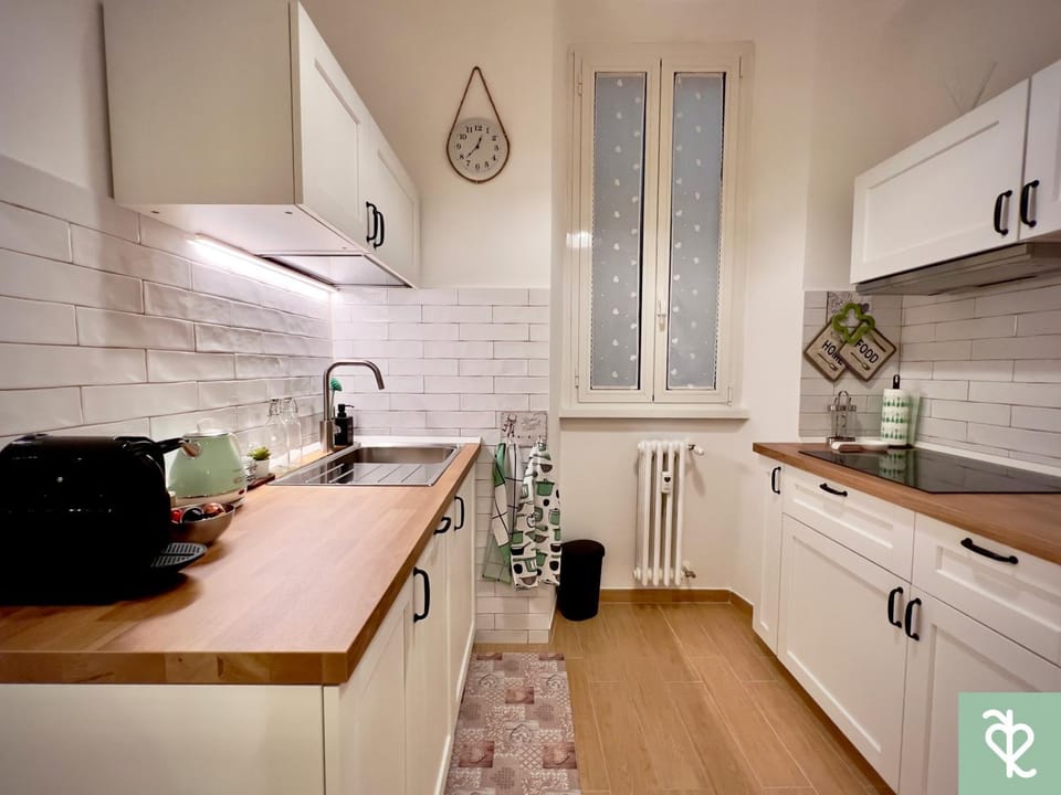 Kitchen or kitchenette, dishwasher, stove