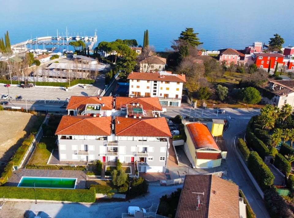 casetta giù al lago Apartment in Province of Brescia