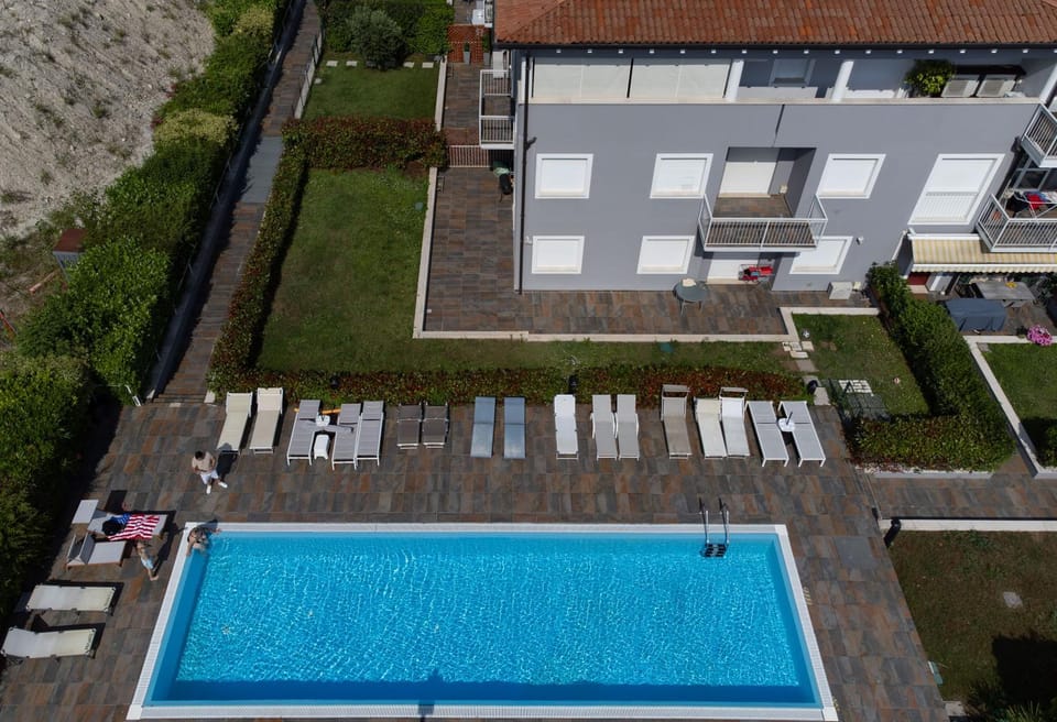 casetta giù al lago Apartment in Province of Brescia