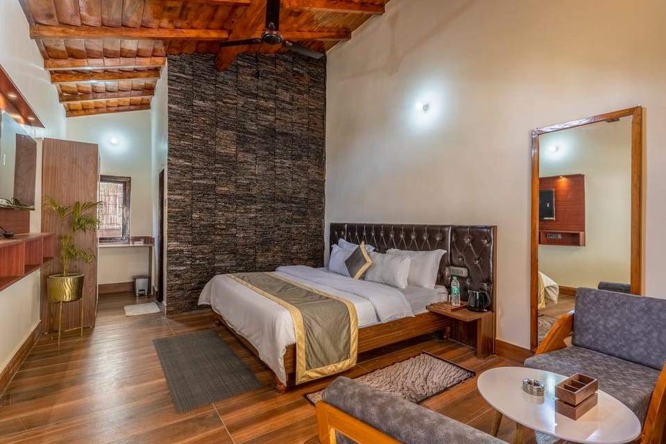 Bed, Photo of the whole room, Seating area, Bedroom, wardrobe