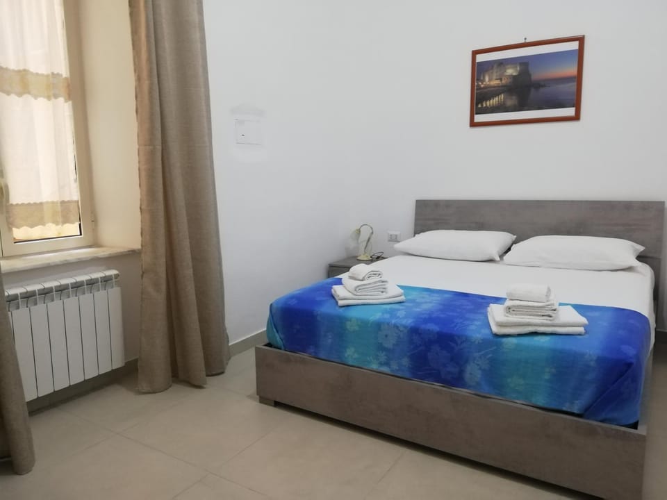 Bed, Photo of the whole room, Bedroom, internet, towels