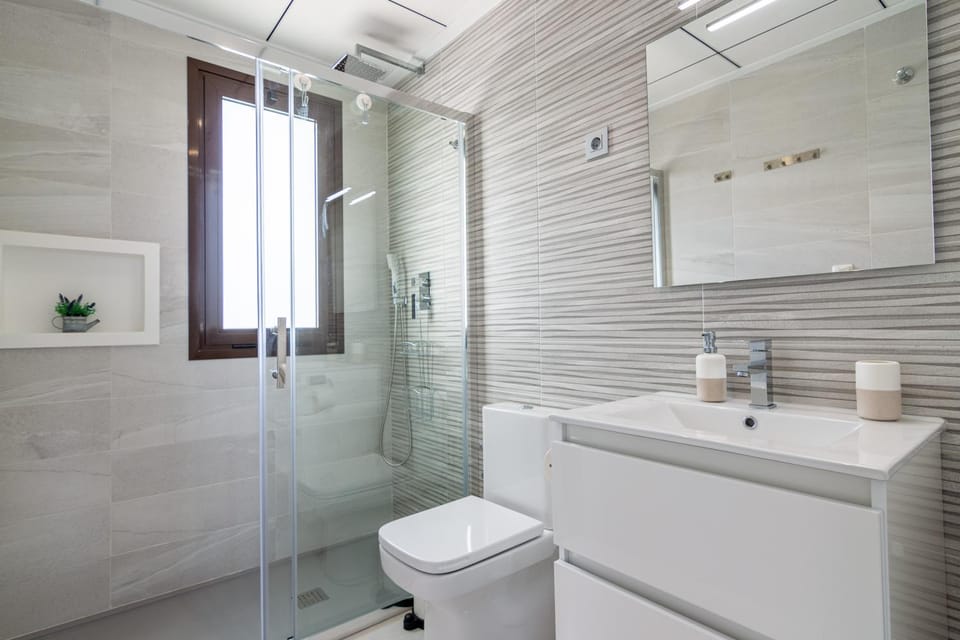 Shower, Toilet, Bathroom, towels