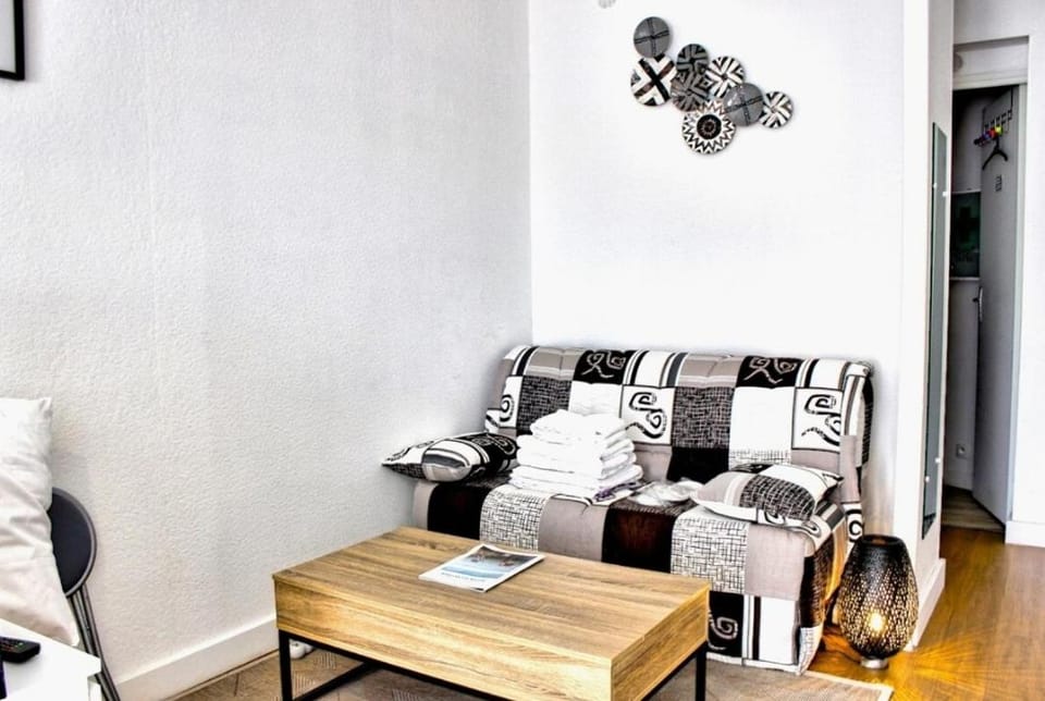 Seating area, Bedroom