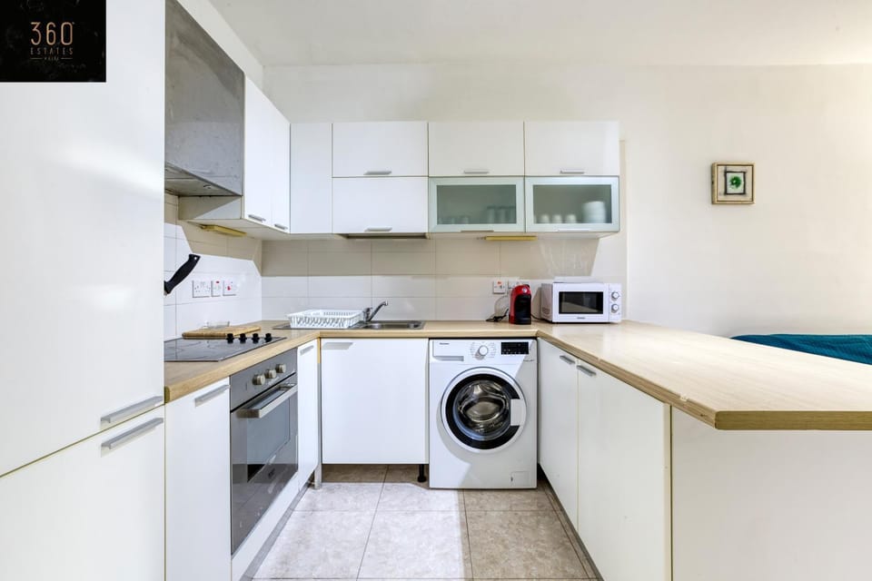 Kitchen or kitchenette, dishwasher, fireplace, minibar, oven, pet friendly, stove, toaster, washing machine, dryer