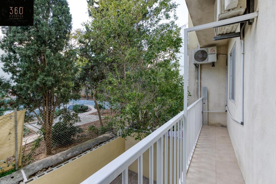 Property building, Spring, Day, Natural landscape, Garden, View (from property/room), Balcony/Terrace, Garden view