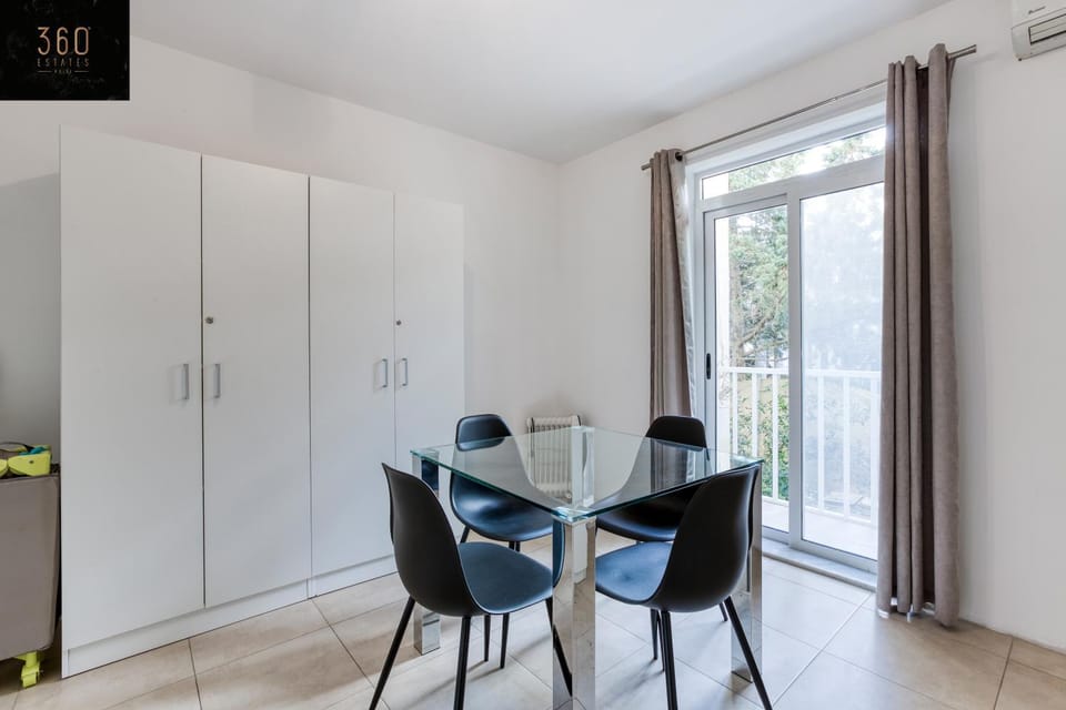 Kitchen or kitchenette, Living room, Seating area, Dining area, wardrobe