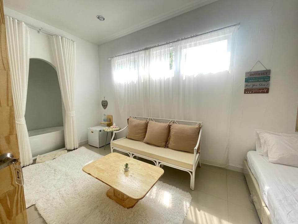 Seating area, Bedroom