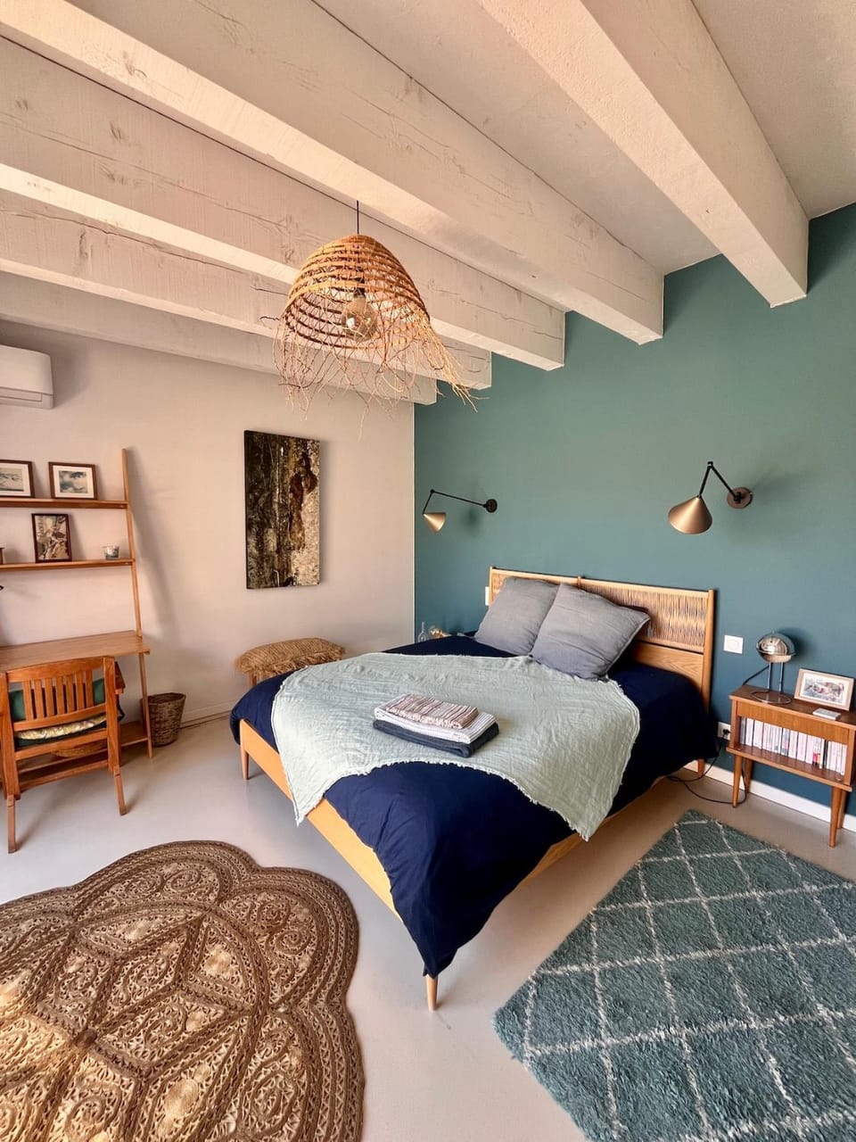 Bed, Photo of the whole room, Bedroom