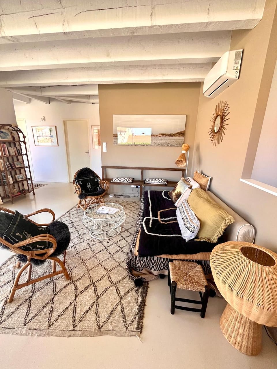 Living room, air conditioner