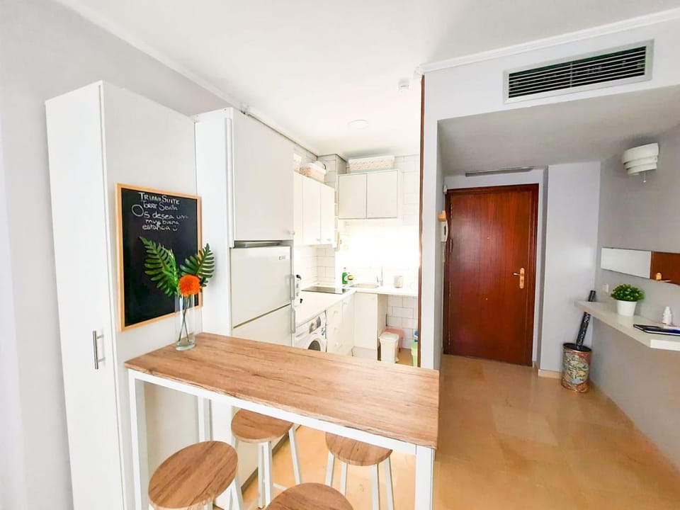Kitchen or kitchenette, Lounge or bar, kitchen