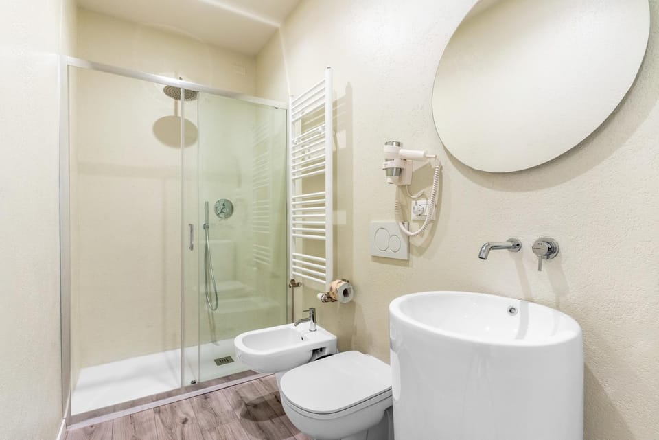 Shower, Toilet, Bathroom, bidet, towels