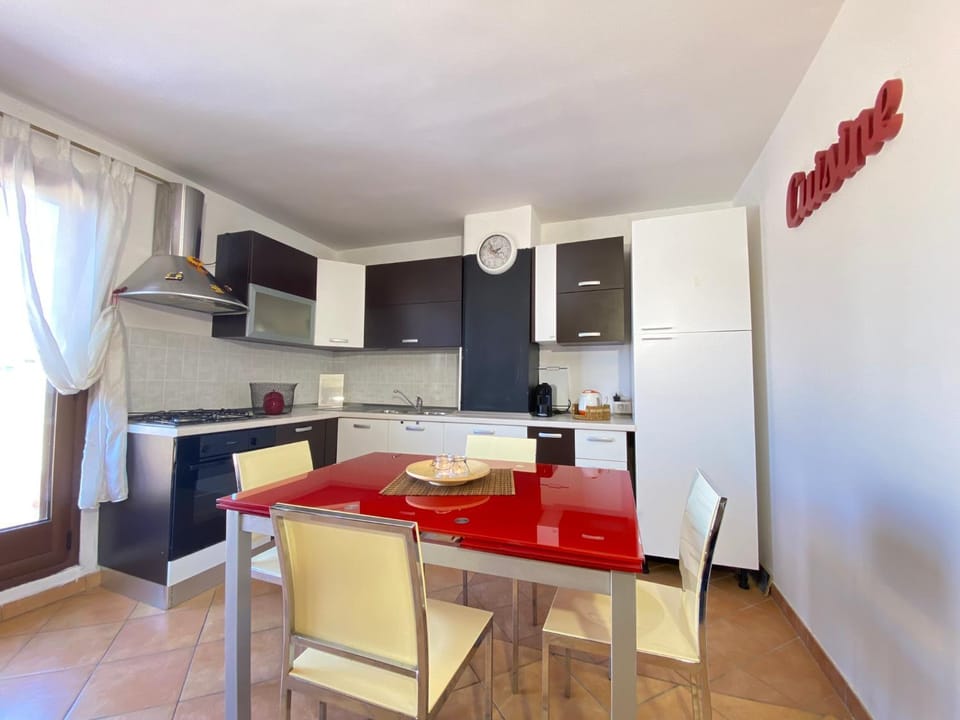 Kitchen or kitchenette, Dining area, pet friendly, stove