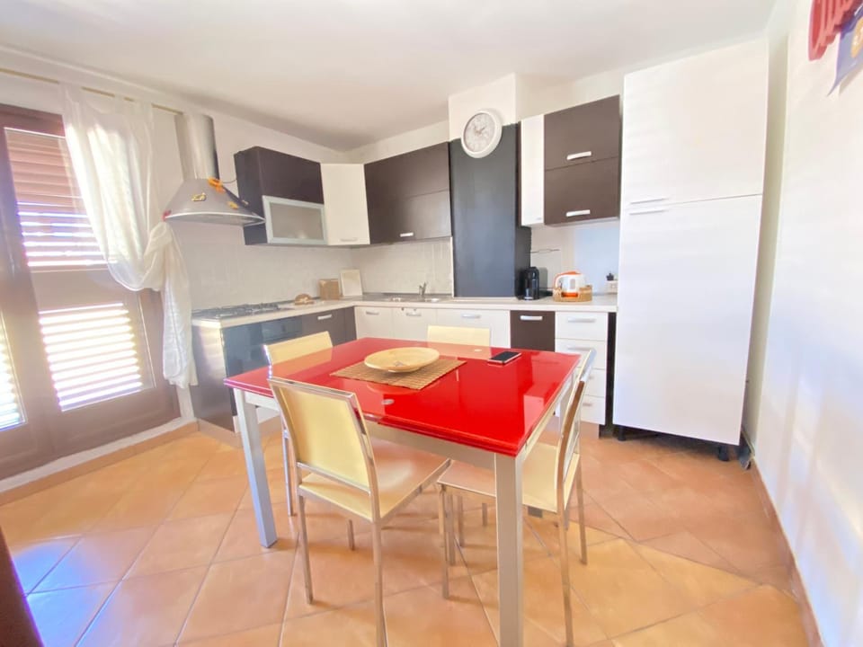 Kitchen or kitchenette, Dining area, pet friendly, stove
