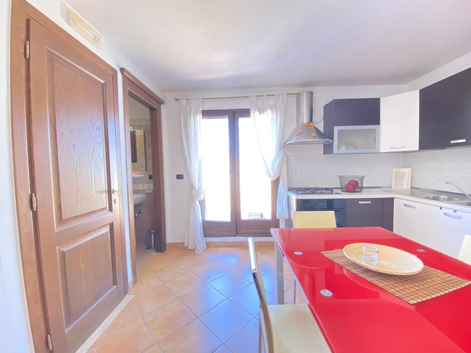 Kitchen or kitchenette, Dining area, pet friendly, stove