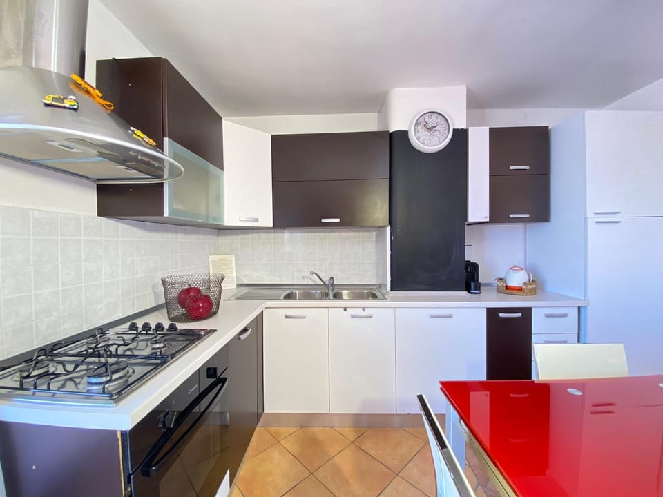 Kitchen or kitchenette, Dining area, pet friendly