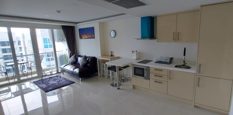 Kitchen or kitchenette, Living room, Seating area, minibar, pet friendly, stove, toaster