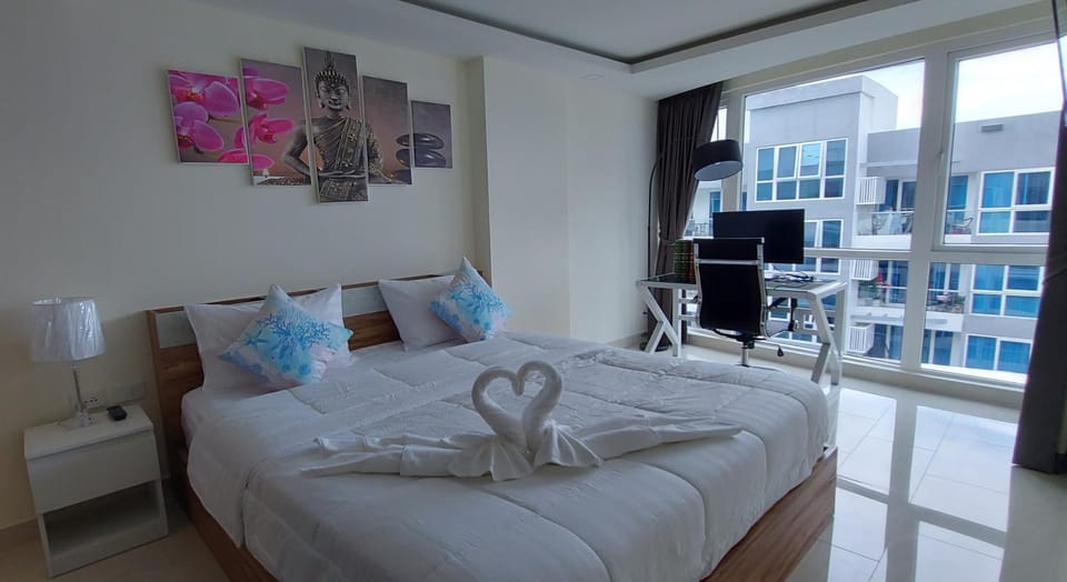 Photo of the whole room, Bedroom, towels