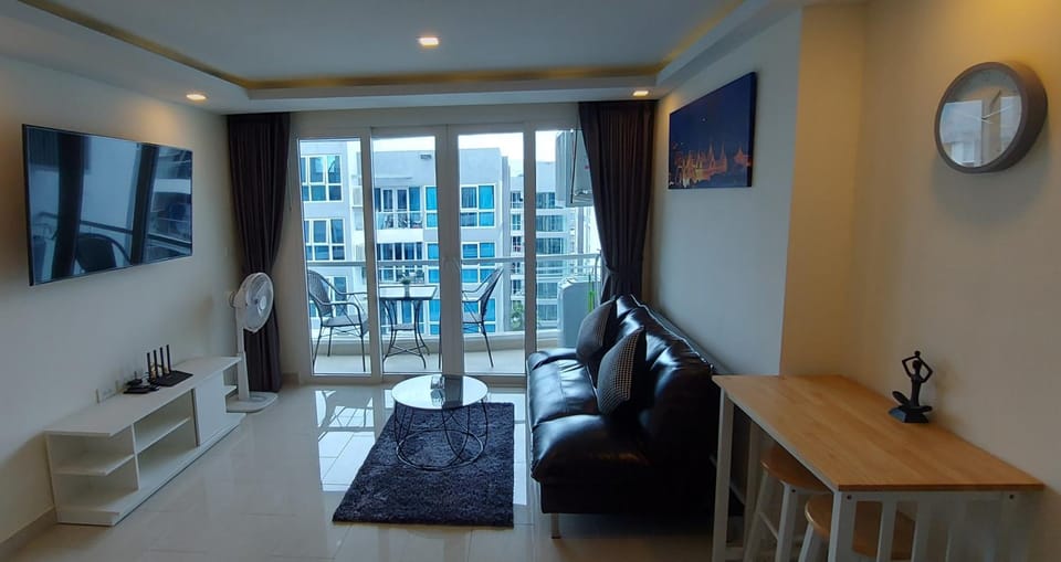 TV and multimedia, Living room, Seating area, Evening entertainment