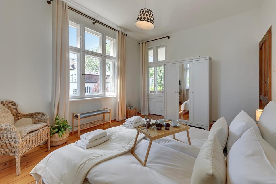 Bed, Photo of the whole room, Seating area, Bedroom, wardrobe