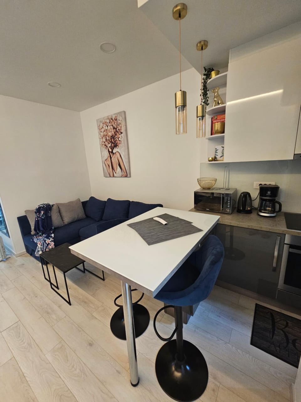 Coffee/tea facilities, Living room, Seating area, Dining area, minibar