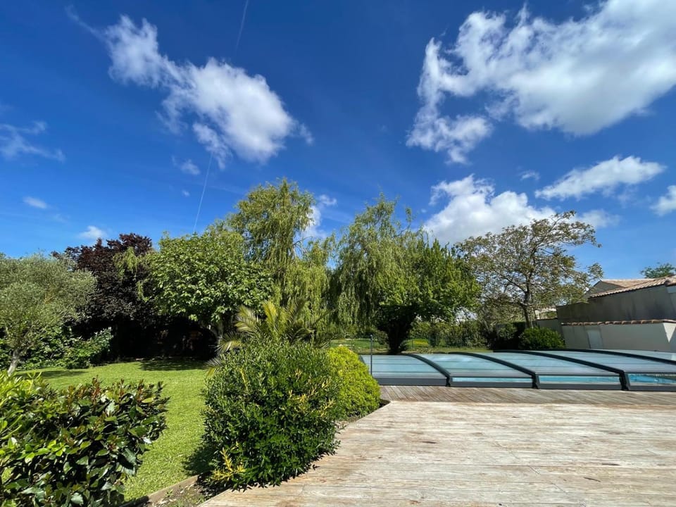 Maison piscine à 3' de la mer. House in Nouvelle-Aquitaine