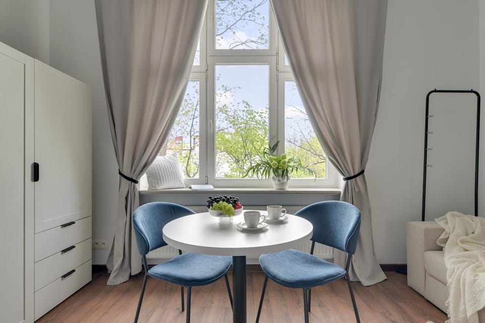 Bed, Living room, Photo of the whole room, Seating area, Dining area, Bedroom, wardrobe