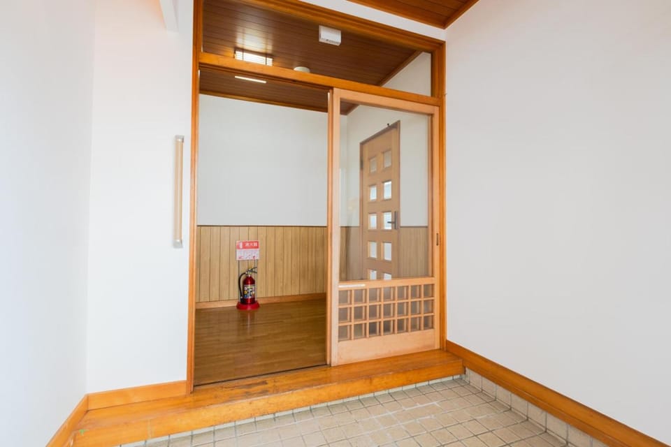 Photo of the whole room, Area and facilities