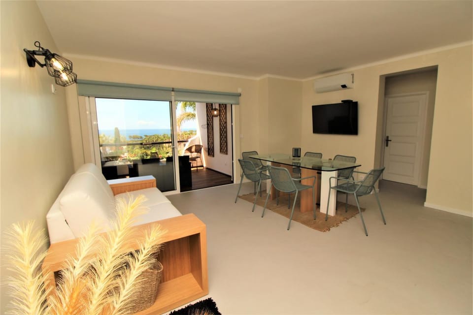 TV and multimedia, Living room, Dining area