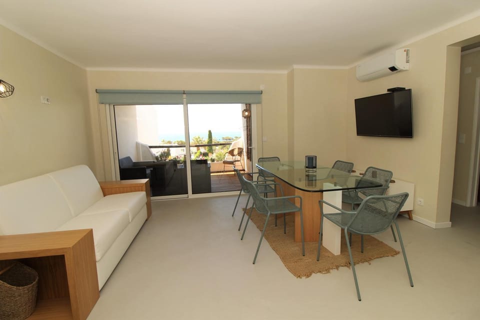 TV and multimedia, Living room, Dining area, air conditioner