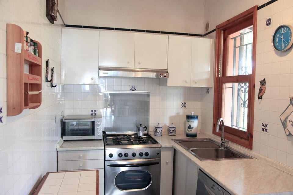 Kitchen or kitchenette, oven, stove