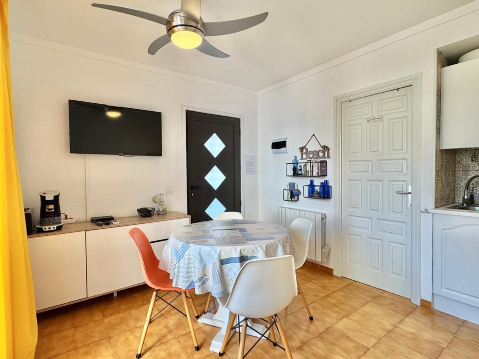 TV and multimedia, Living room, Dining area