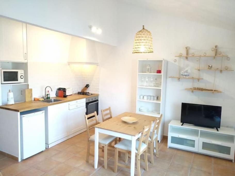 Apartment by the Sea in Cap d'Artrutx Apartment in Cala en Bosc