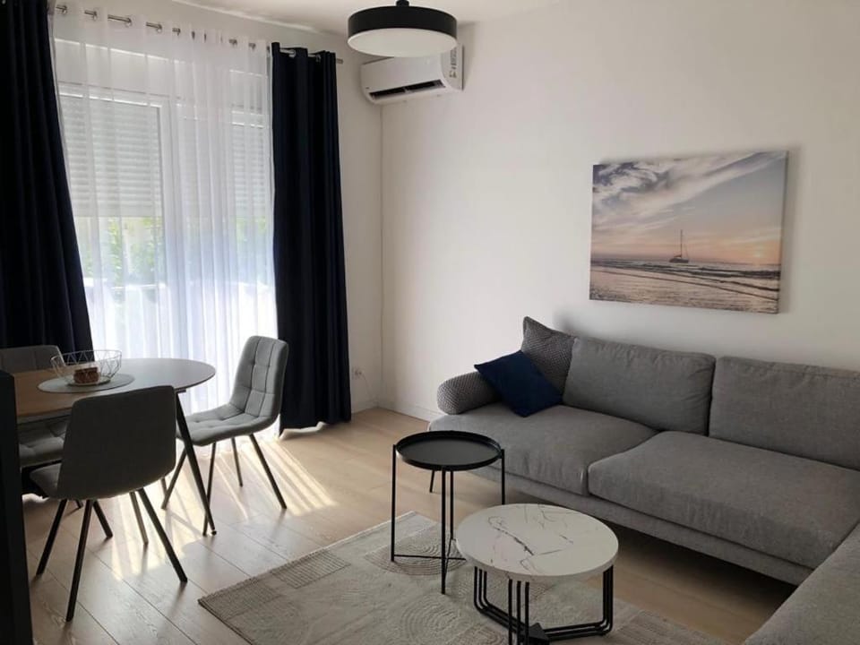 Balcony/Terrace, Living room, Seating area, Dining area, air conditioner