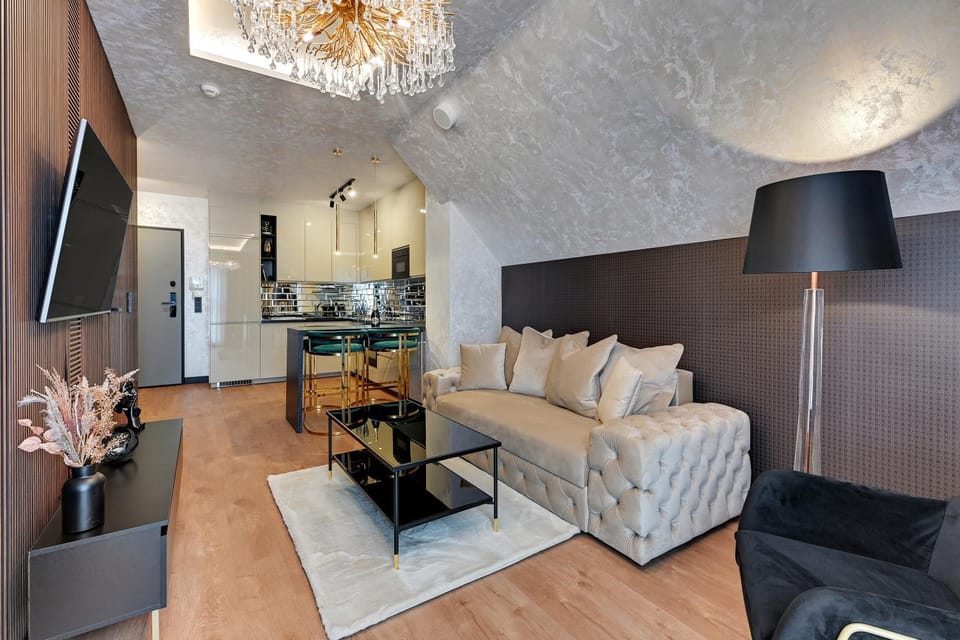 TV and multimedia, Kitchen or kitchenette, Living room, Seating area