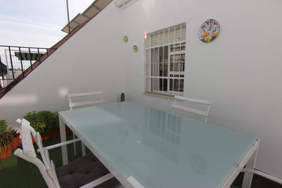 Patio, Day, Balcony/Terrace, Dining area