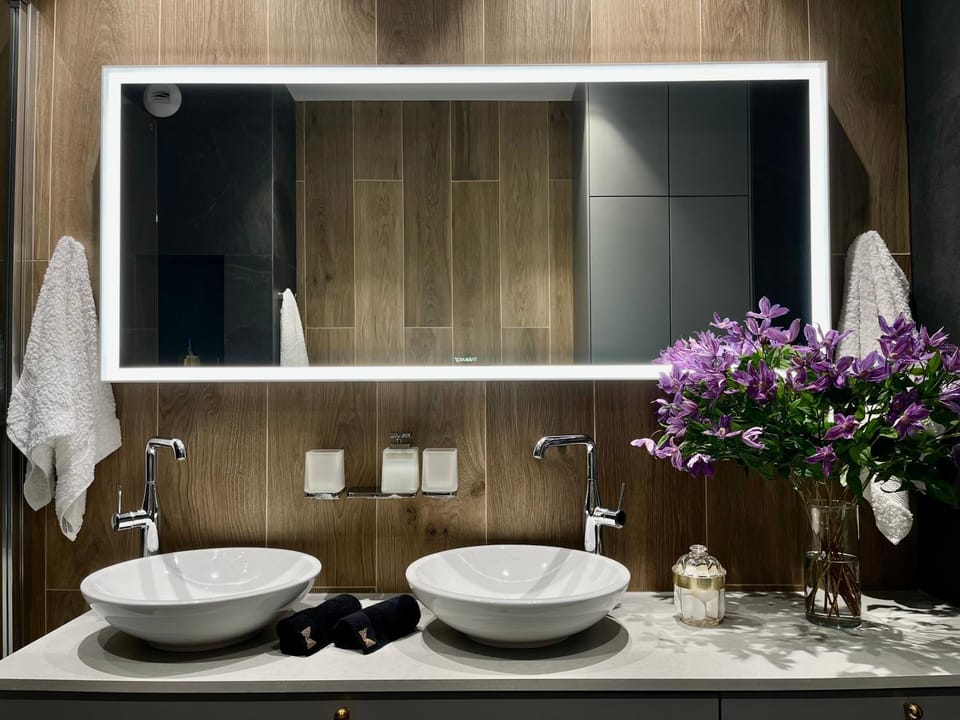 Bathroom, towels