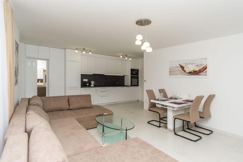 Kitchen or kitchenette, Living room, Dining area
