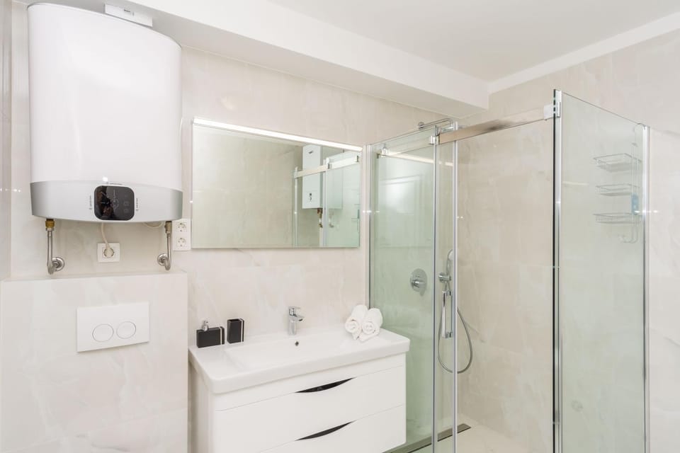 Shower, Bathroom, heating, towels