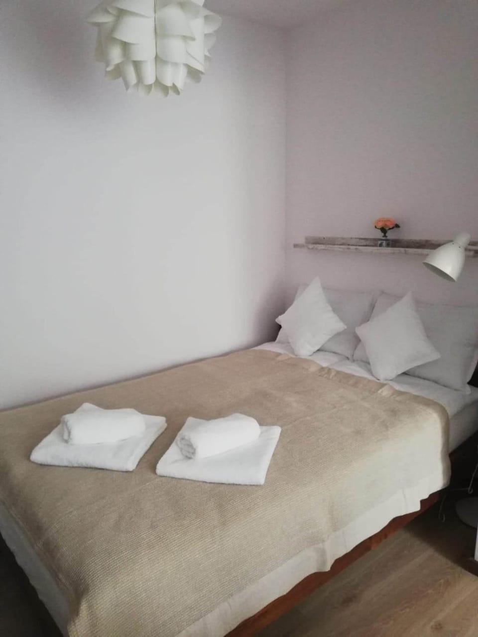 Bed, Photo of the whole room, towels