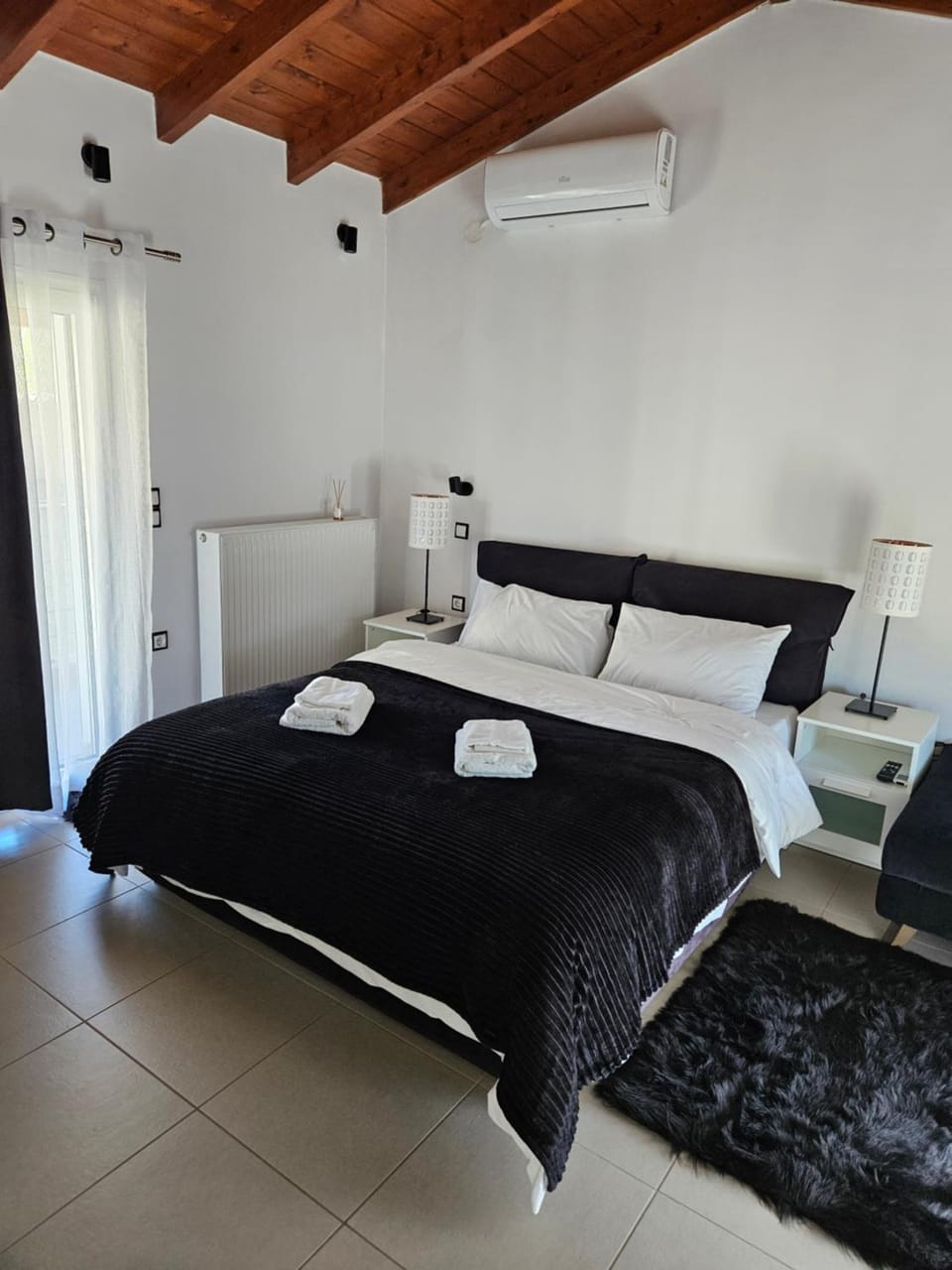 Bed, Photo of the whole room, Bedroom, towels, air conditioner