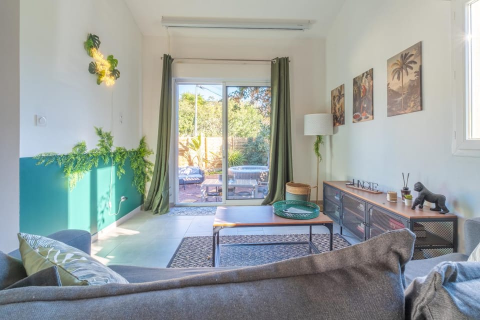 Living room, Garden view