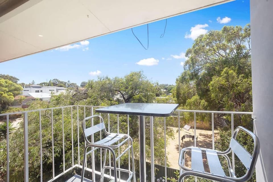 12 Calming Coral Beach Beautiful 2BRM Apartment in Perth
