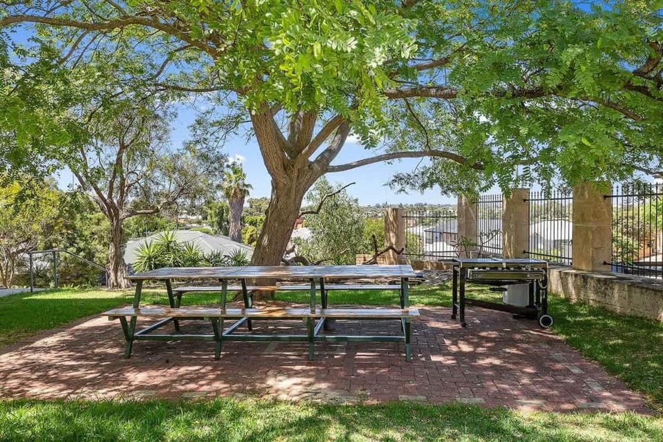 12 Calming Coral Beach Beautiful 2BRM Apartment in Perth