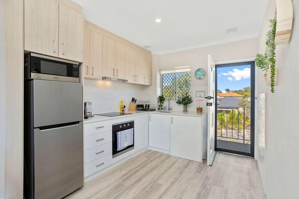 12 Calming Coral Beach Beautiful 2BRM Apartment in Perth