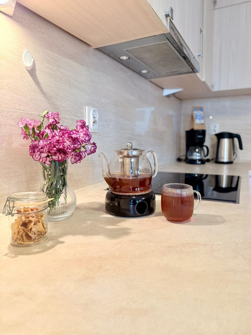 Coffee/tea facilities, Kitchen or kitchenette, Food and drinks, Autumn, Food, stove, toaster