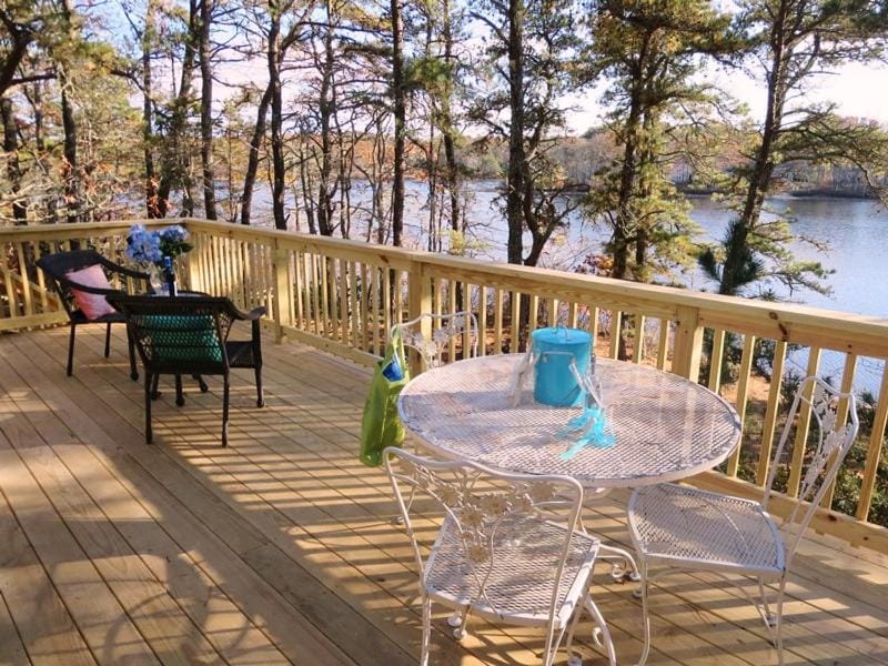 Pond Front Beach Pet Friendly AC WiFi House in Brewster